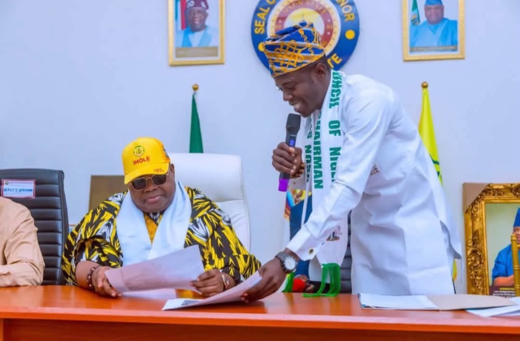 Chairman OmoAkin presenting official documents to His Excellency Senator Ademola Adeleke, Executive Governor of Osun State